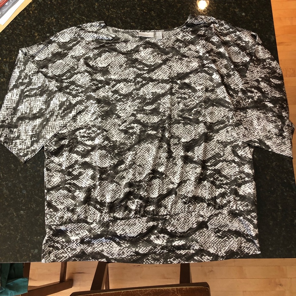 Chico’s Short Sleeve Silky Top. Size: 3